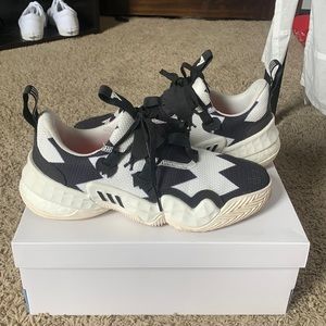 Adidas trae young’s